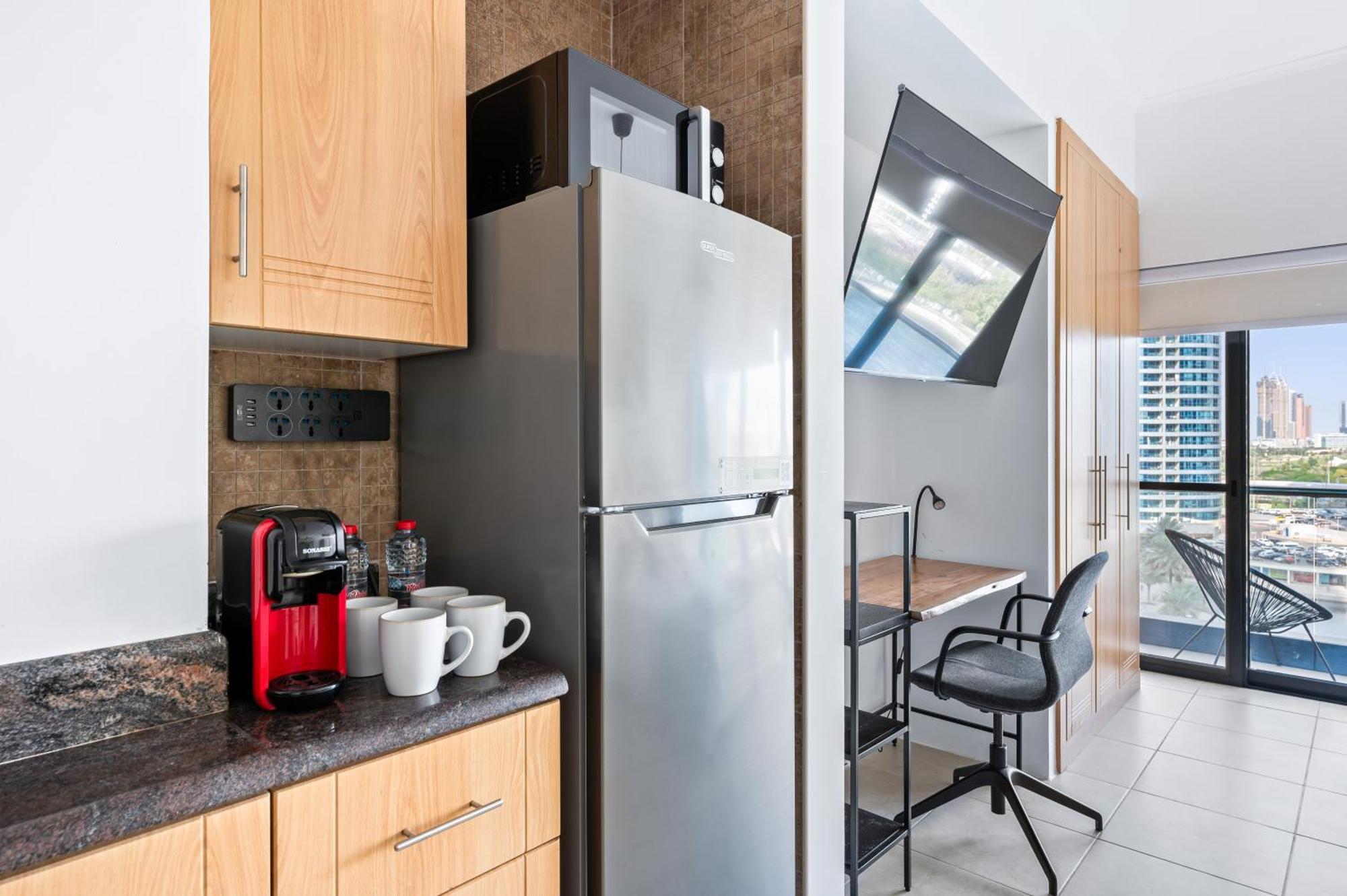 Upscale Studio Full Lake View In Goldcrest View Tower Dubaj Kültér fotó