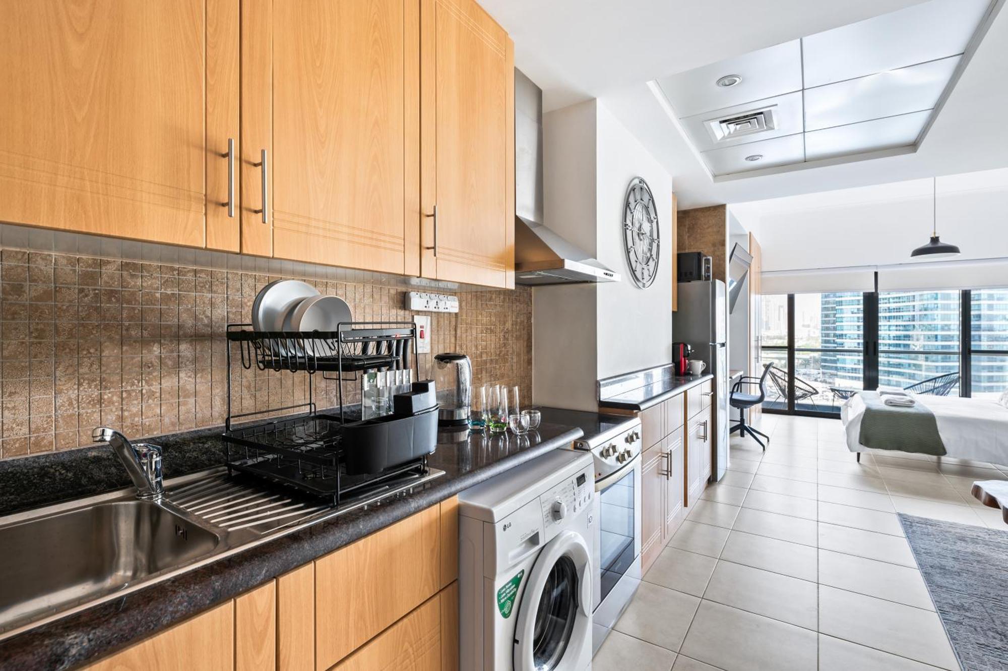 Upscale Studio Full Lake View In Goldcrest View Tower Dubaj Kültér fotó