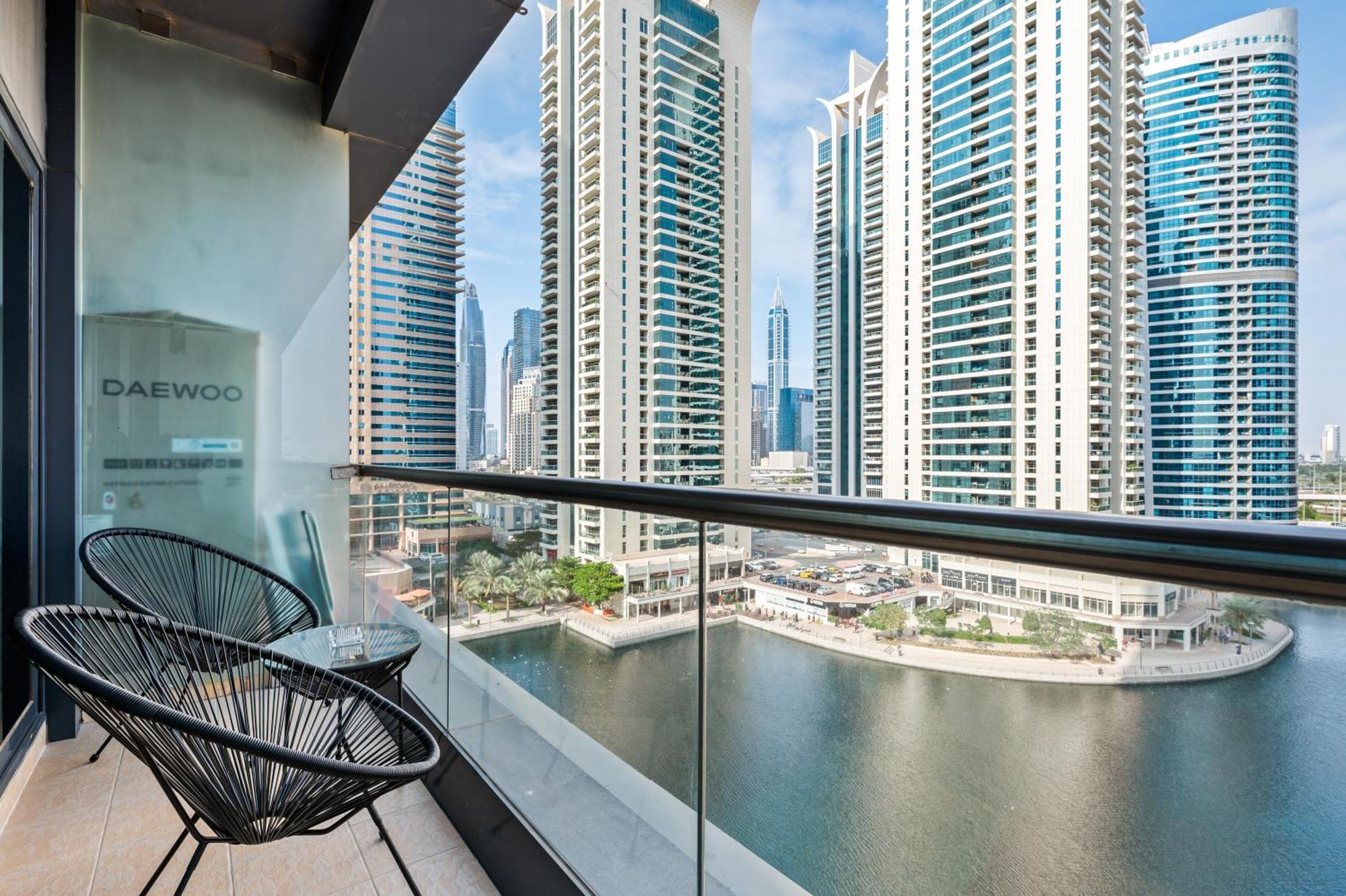 Upscale Studio Full Lake View In Goldcrest View Tower Dubaj Kültér fotó